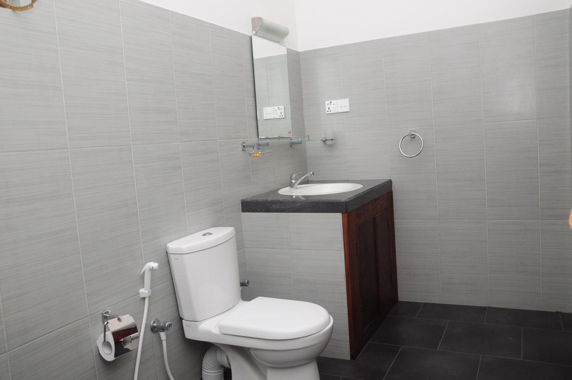 Traveller'S Home Hotel Tissamaharama Oda fotoğraf
