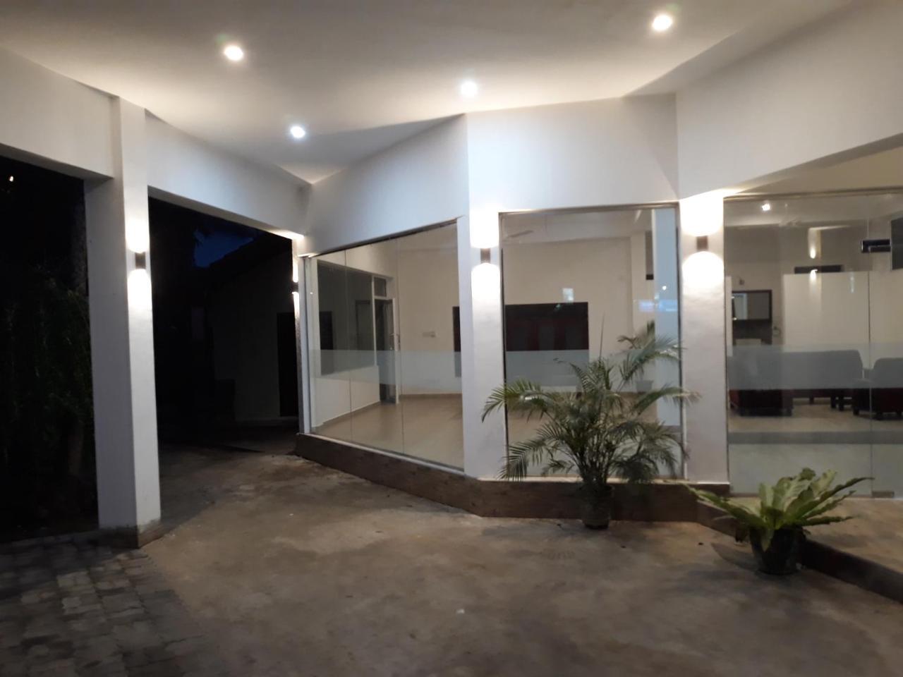 Traveller'S Home Hotel Tissamaharama Dış mekan fotoğraf