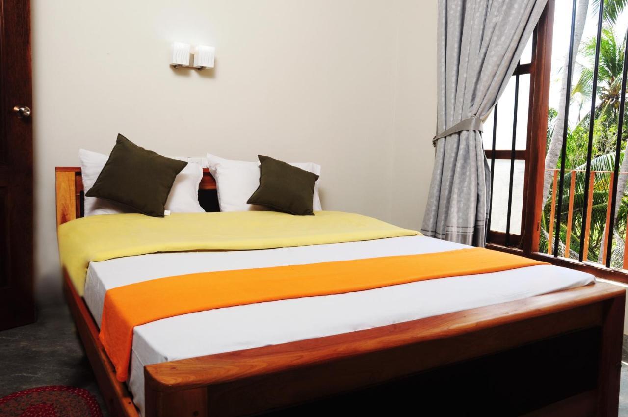Traveller'S Home Hotel Tissamaharama Oda fotoğraf
