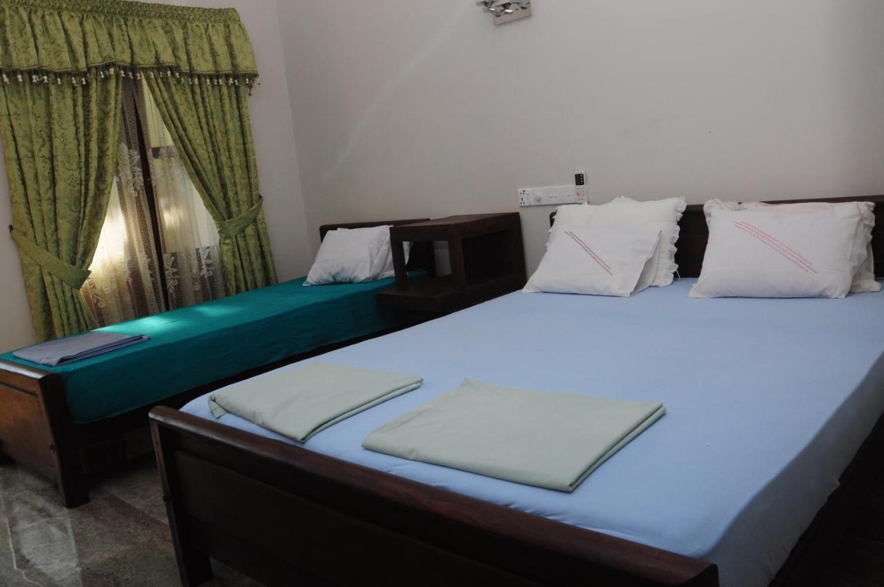 Traveller'S Home Hotel Tissamaharama Oda fotoğraf