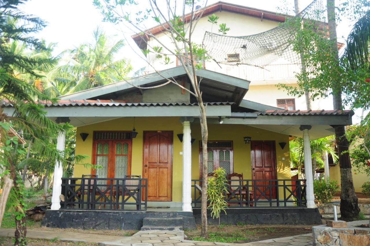 Traveller'S Home Hotel Tissamaharama Oda fotoğraf